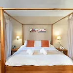 Szálloda The Pines 4*