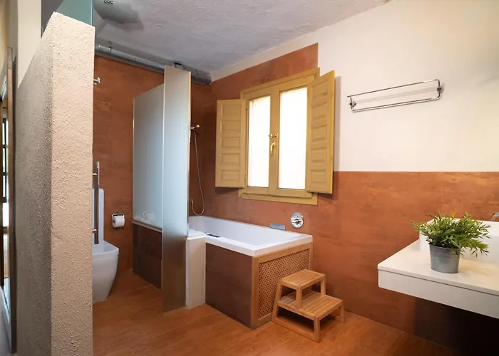 Отель The Pines 4*
