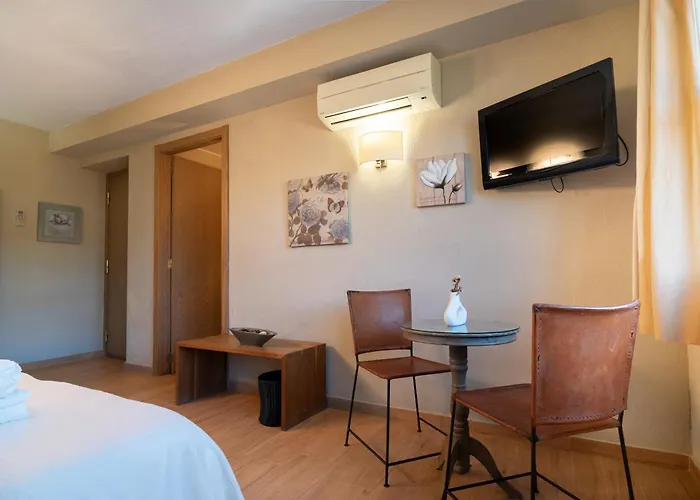 Отель The Pines 4*